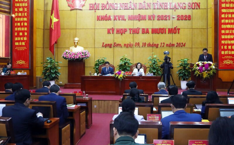 Lang Son has 130 officials and civil servants who applied for early retirement after being re-arranged. Photo: Thanh Binh