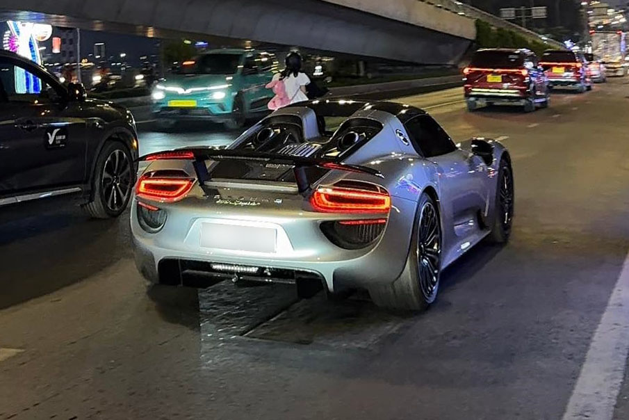 Chi tiet chiec sieu xe nay nhin tu phia sau. Anh: Supercar In VietNam