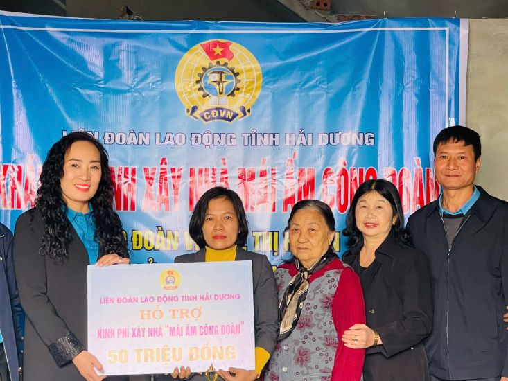 The Hai Duong Provincial Federation of Labor provided financial support to build a “Union Shelter” house for union member Le Thi Huyen in Kim Thanh district. Photo: Mai Huong
