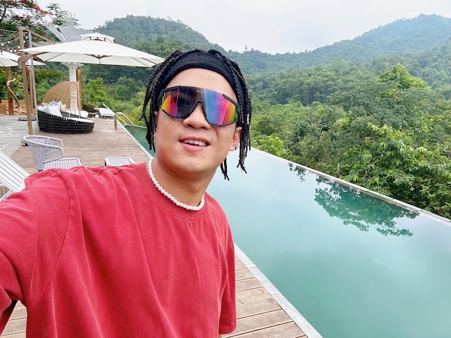 Voi loi dien xuat tu nhien, bien hoa da dang Do Duy Nam cung duoc danh gia la nghe si tre co thuc luc.