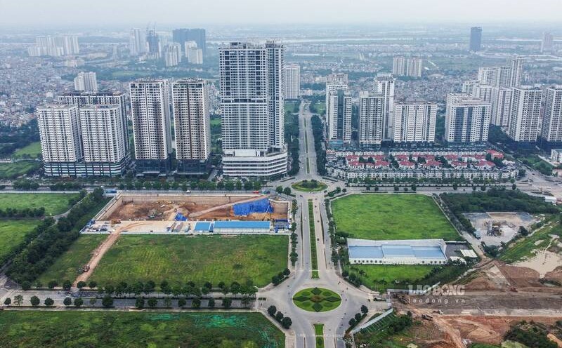 The segment of apartments in Hanoi is interested by many people. Photo: Thu Giang