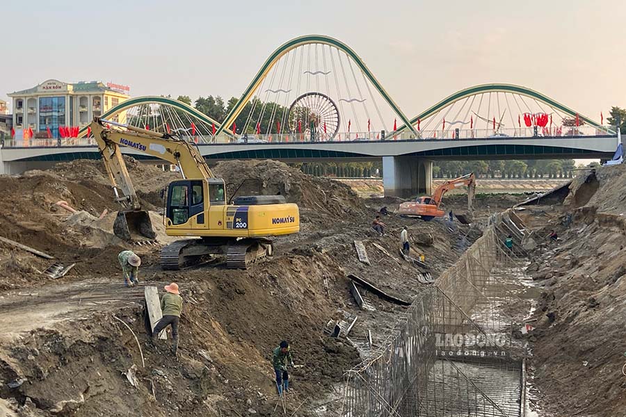 The project "Multi-disaster management of Nam Rom river basin" has a total investment of nearly 1 trillion VND. Photo: Quang Dat