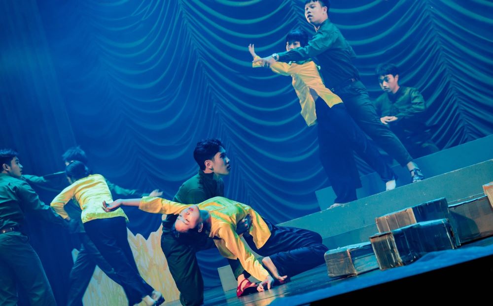 Cau chuyen ve tinh yeu giua dan va quan ta duoc the hien qua nhac kich. Anh: Tran Thi