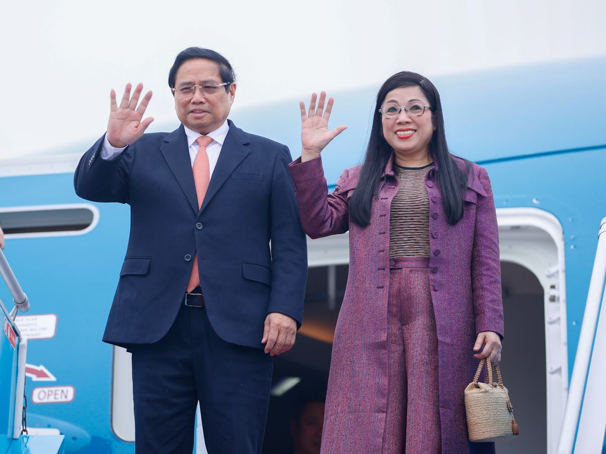 Politburo member, Prime Minister Pham Minh Chinh and his wife arrived in Hanoi at noon on January 23, 2025. Photo: VGP