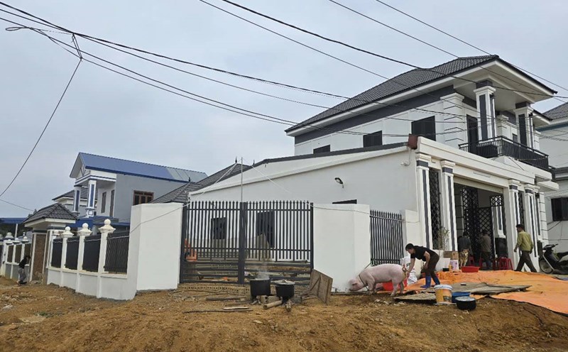 Resettlement area for people affected by the East-West highway project, section passing through Phu Long commune, Nho Quan district, Ninh Binh. Photo: Nguyen Truong