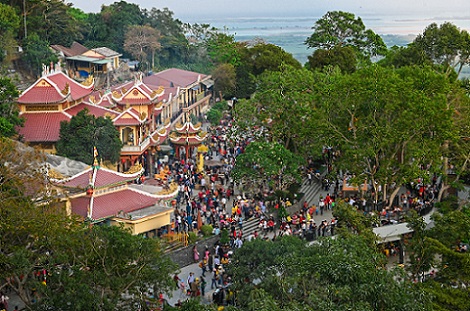 Hang nghin nguoi dan do ve hanh huong tai nui Ba moi dip Tet. Anh: Sun World Ba Den Mountain