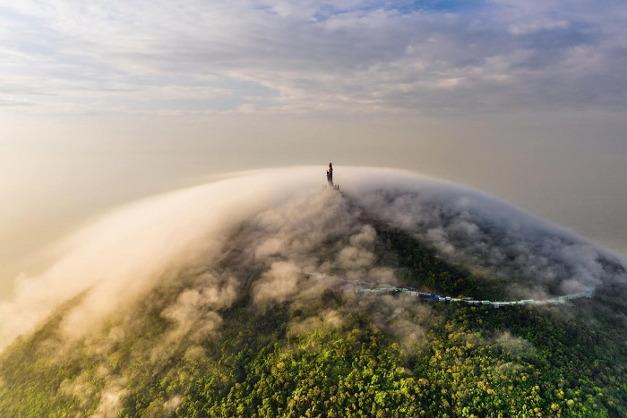 Nui Ba Den duoc biet la mot huyet dao thieng tai Nam bo. Anh: Tran Tuan Viet