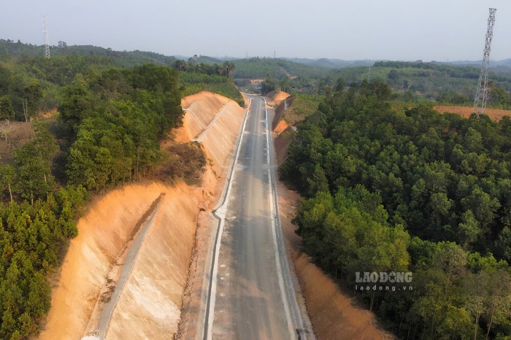 Project of connecting route from Km30 Tuyen Quang - Phu Tho expressway. Photo: To Cong