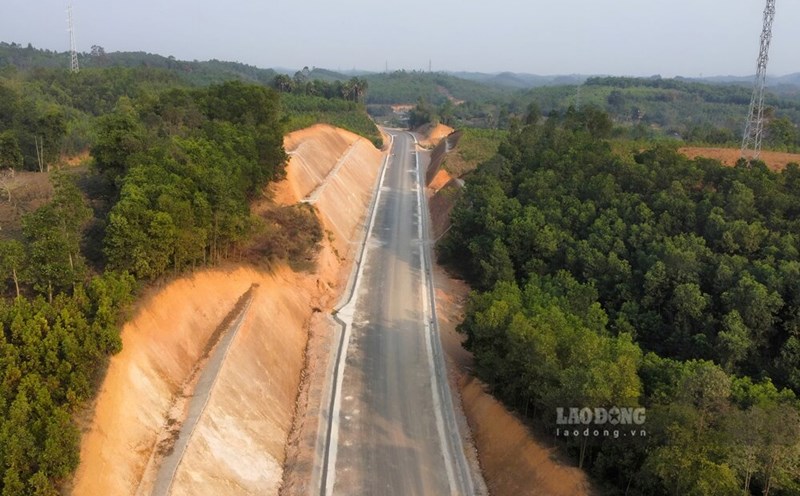 Project of connecting route from Km30 Tuyen Quang - Phu Tho expressway. Photo: To Cong