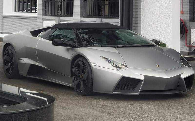 This rare Lamborghini Reventon Roadster supercar is owned by the prince of Johor state (Malaysia). Photo: Supercar In VietNam
