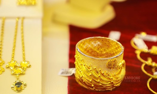 Giá vàng thế giới đang giằng co mạnh quanh ngưỡng kháng cự 2.750 USD/ounce. Ảnh minh họa: Phan Anh