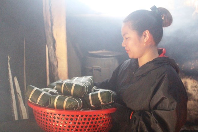 Bánh chưng nhân lạc và Tết ngày ấy