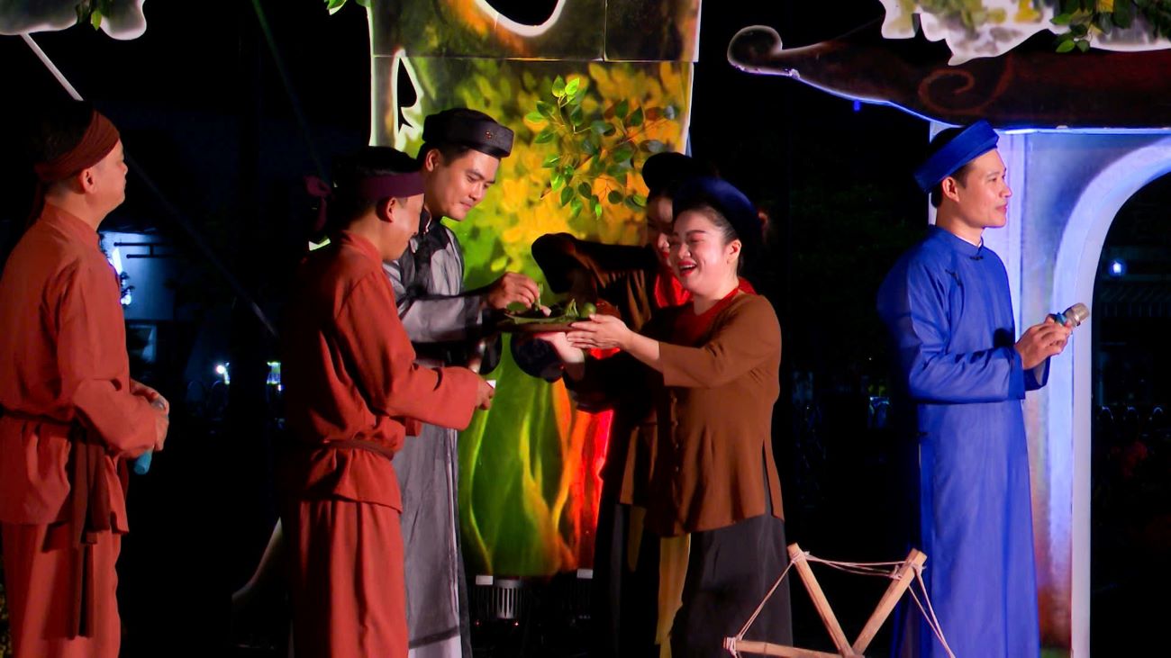 Tiet muc Dan ca vi, giam do cac nghe si Trung tam Bao ton va phat huy di san dan ca xu Nghe bieu dien. Anh: Thuc Khuyen