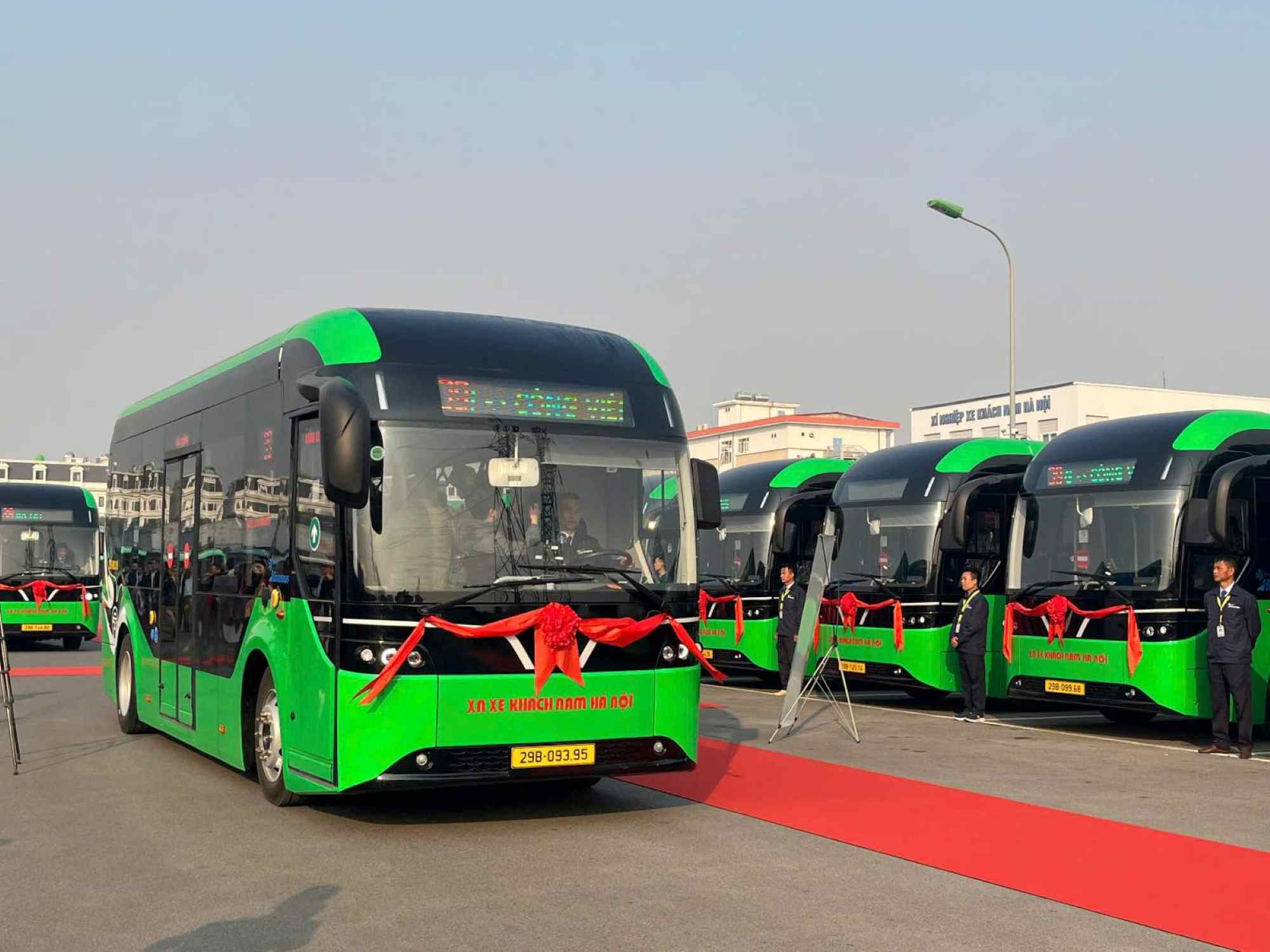 New electric buses put into operation. Photo: Mai Chi