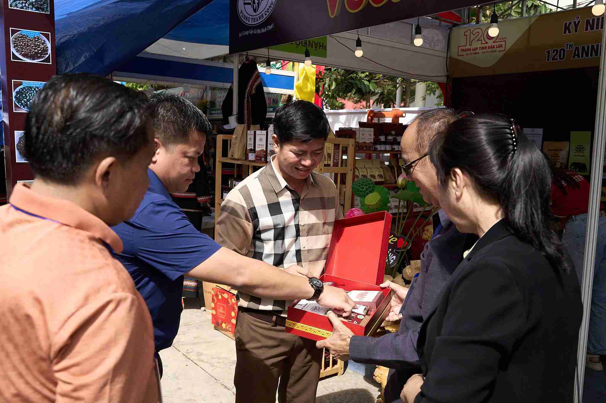 Buon Ma Thuot coffee brand has been making a deep impression on domestic and foreign tourists. Photo: Bao Trung