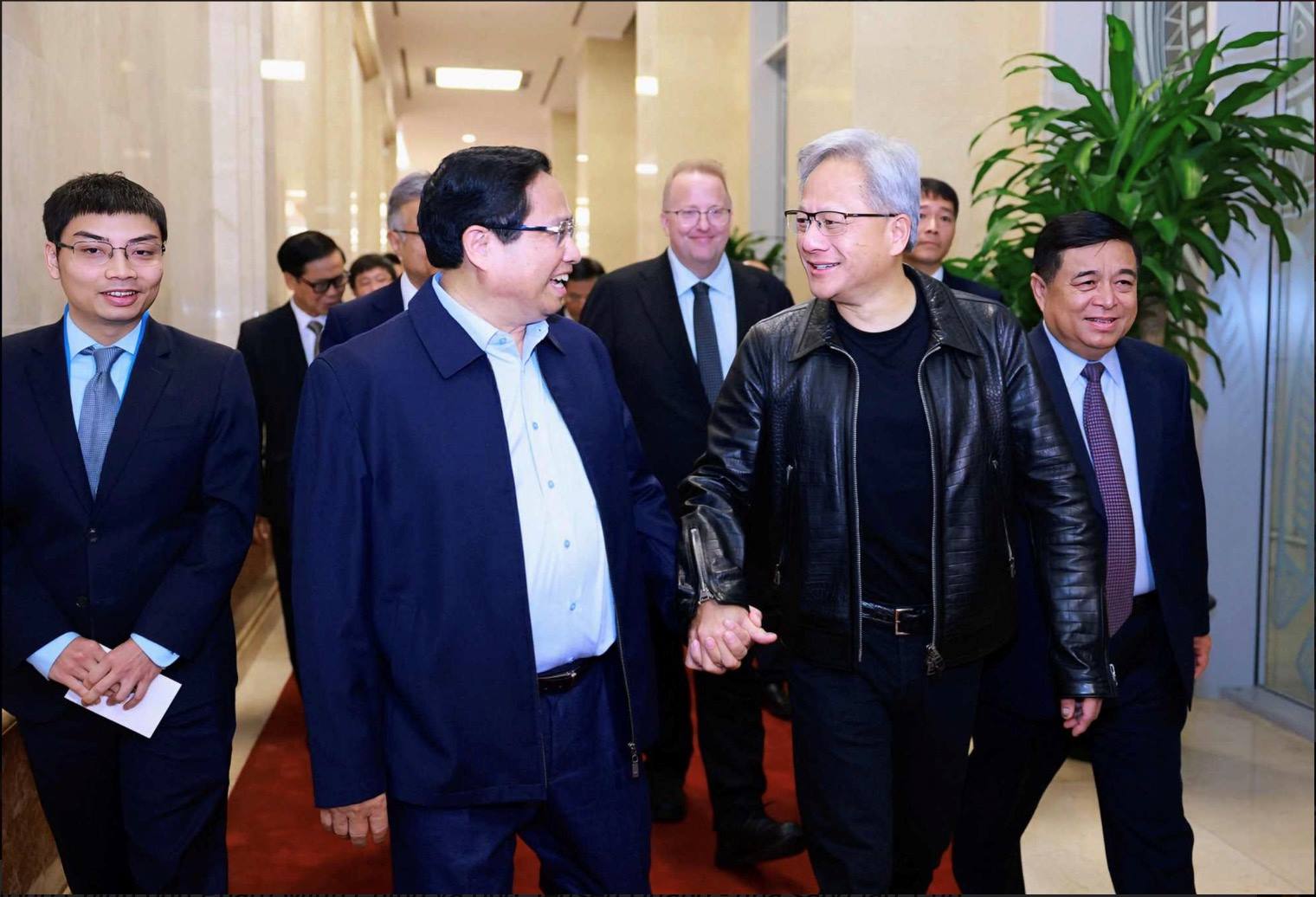 Politburo member, Prime Minister Pham Minh Chinh and Mr. Jensen Huang - founder and Chairman of NVIDIA Corporation. Photo: VGP