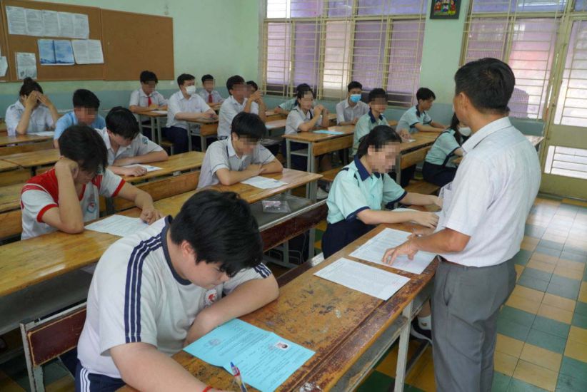 Ho Chi Minh City students take the 10th grade entrance exam in 2024. Photo: Chan Phuc