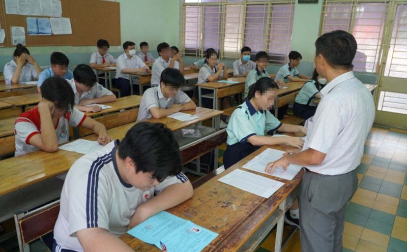 Ho Chi Minh City students take the 10th grade entrance exam in 2024. Photo: Chan Phuc