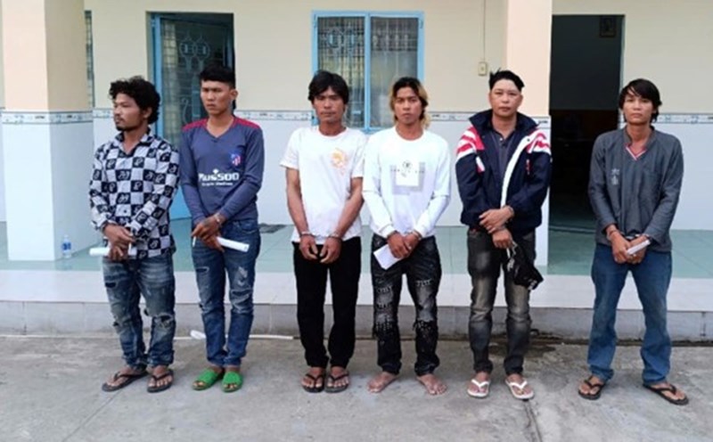 6 suspects involved in the murder of a fisherman at the police station. Photo: Provided by the police