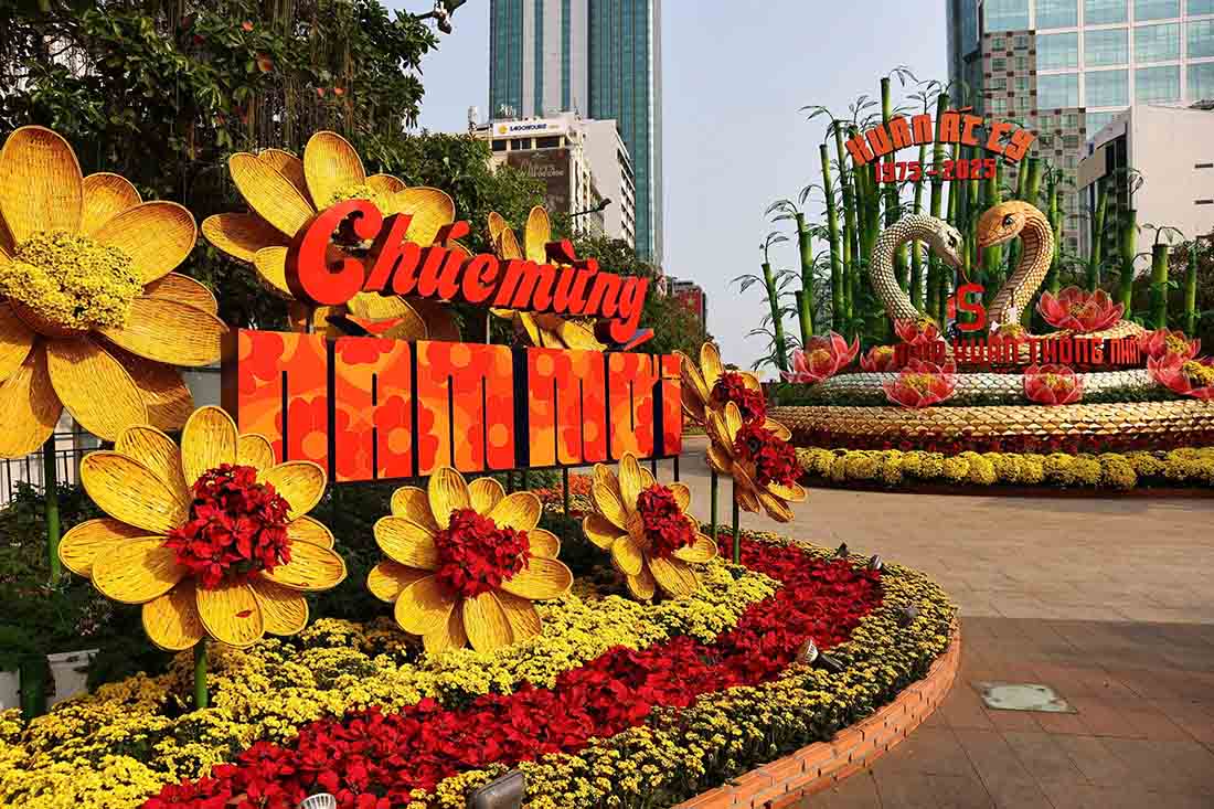 Nguyen Hue Flower Street is filled with spring colors to welcome the Lunar New Year 2025. Photo: Tu Quynh