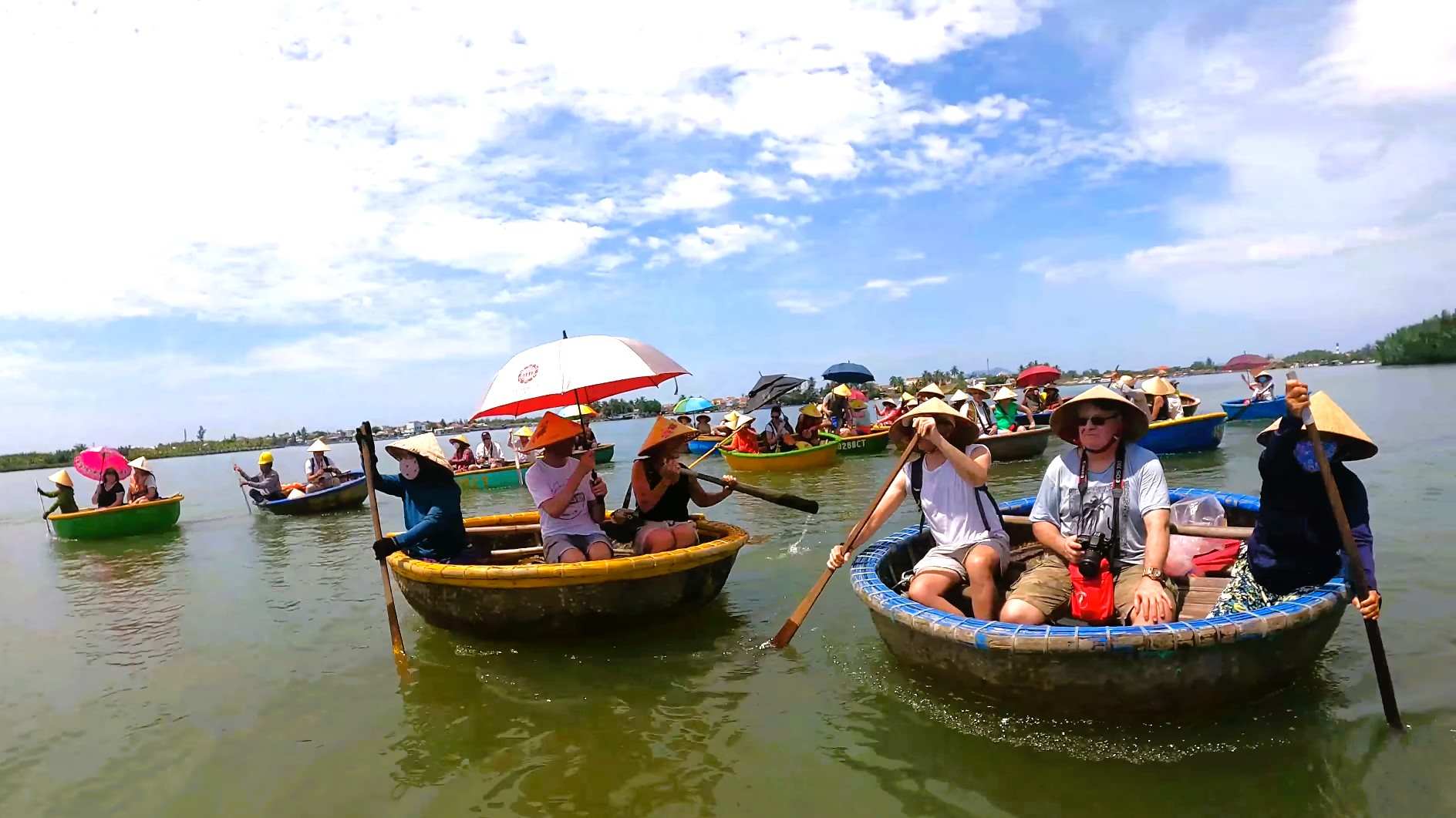 International tourists experience tourism at Cam Thanh Coconut Village, Hoi An. Photo: Nguyen Hoang
