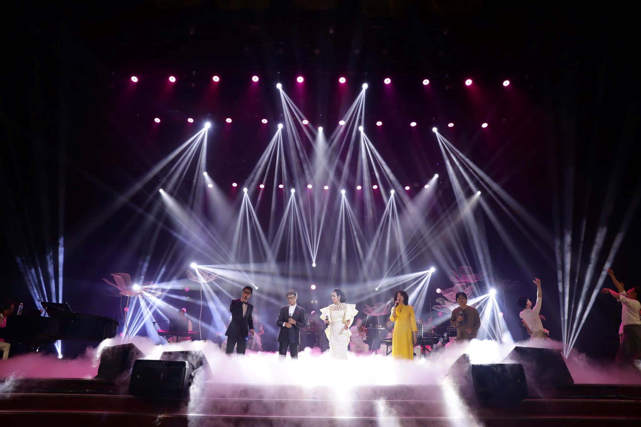 Some photos from the Pham Duy music night - "The Road of Love We Take" held in Da Nang. Photo: Organizing Committee