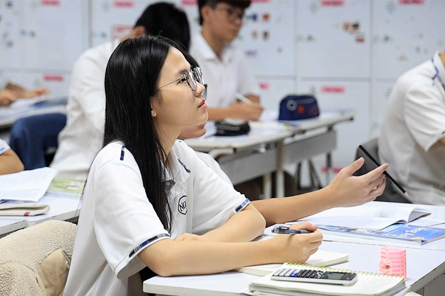 What do students expect from the 2025 high school graduation exam in English?