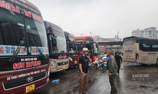 Hà Nội bến xe vắng khách nhà xe tuyến cố định méo mặt. Ảnh: Minh Hạnh chụp 12 giờ ngày 24.1 tại bến xe Mỹ Đình