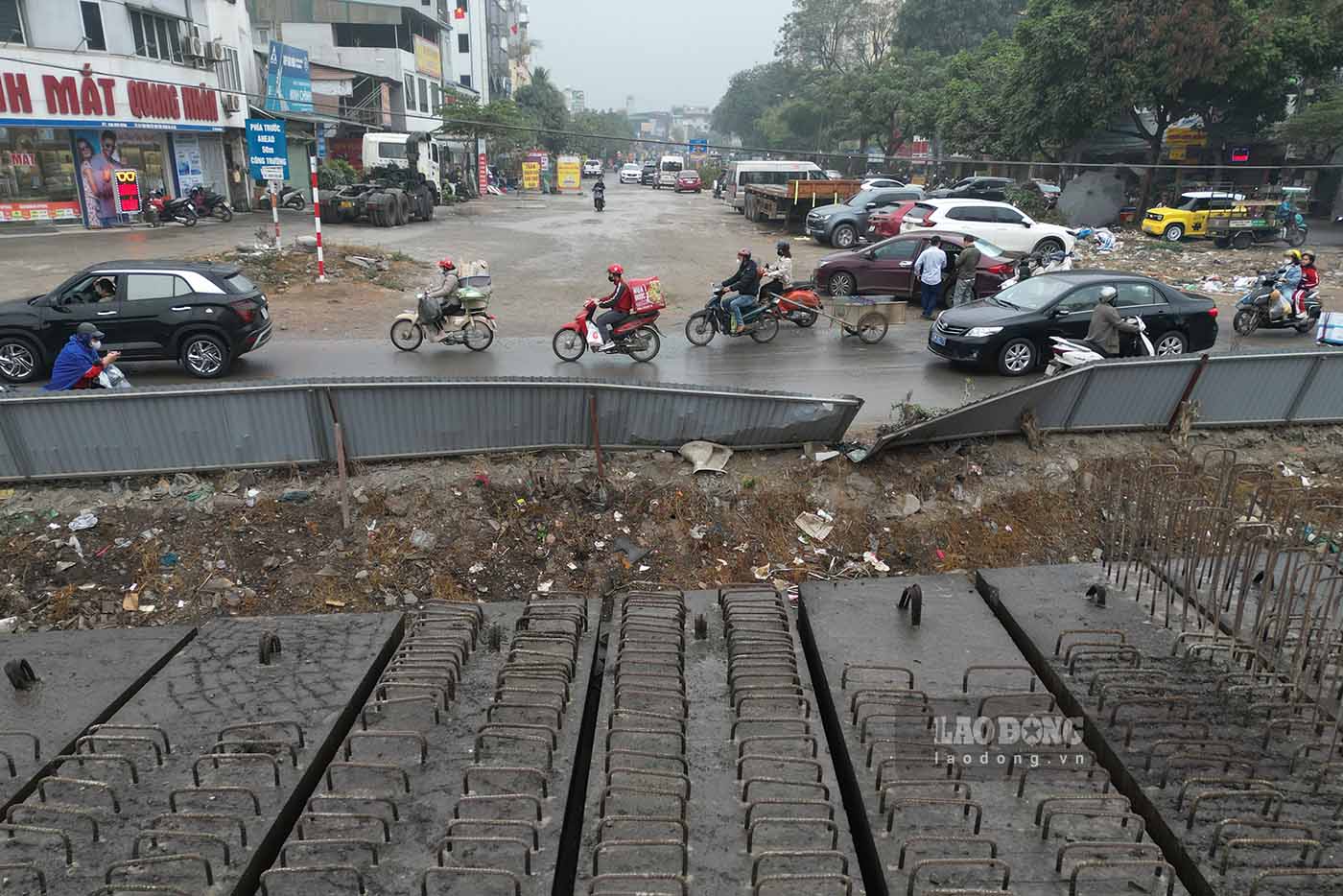 Du an duong Vanh dai 2,5 doan Dam Hong – Quoc lo 1A la du an duoc UBND TP Ha Noi phe duyet quy hoach tu nam 2002, quyet dinh giai phong mat bang tu nam 2010.