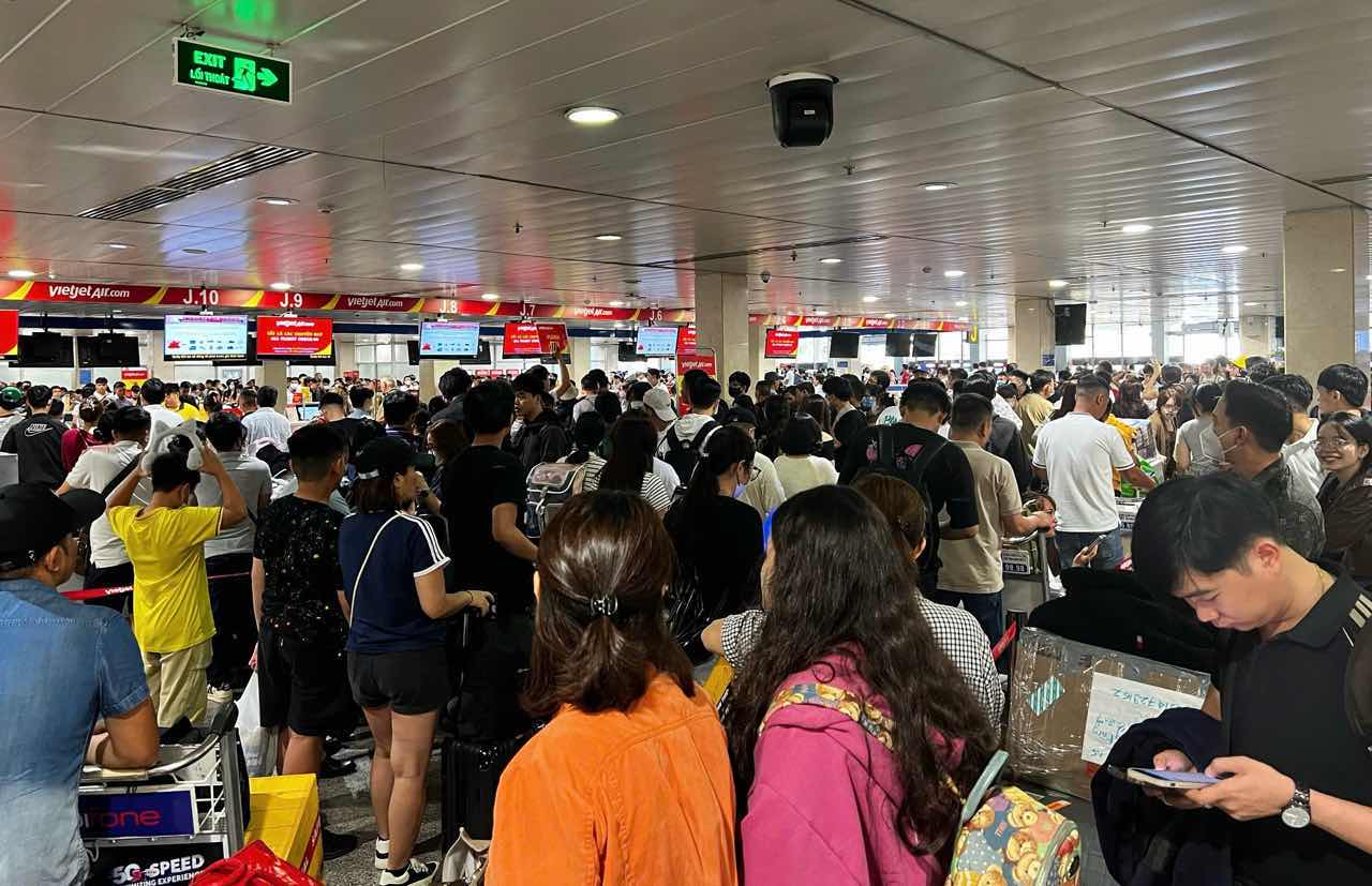 Khu vuc sanh cho check-in chat kin nguoi. Anh: Anh Tu.