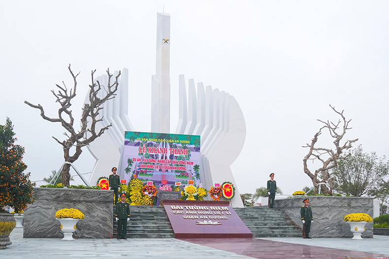 Monument to the martyrs of An Duong District, Hai Phong. Photo: Dam Thanh