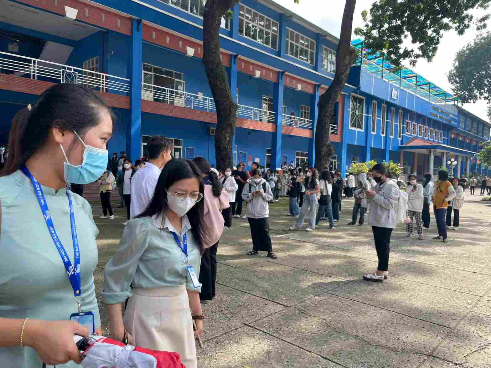 Thu Dau Mot University has refunded 21 billion VND in tuition fees collected in excess of regulations to students. Photo: Dinh Trong