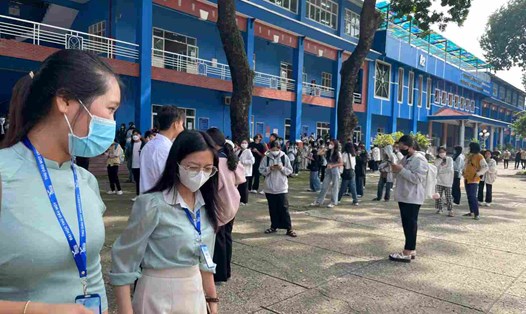 Trường Đại học Thủ Dầu Một đã hoàn trả 21 tỉ đồng tiền học phí thu vượt quy định cho sinh viên. Ảnh: Đình Trọng