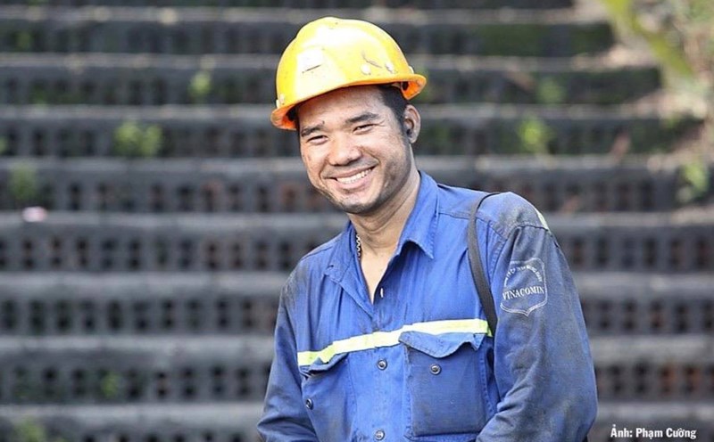 Mr. Pham Dinh Duan - Worker of Mining Workshop 14, Vang Danh Coal Joint Stock Company - was proposed to be awarded the title of Labor Hero. Photo: Vinacomin