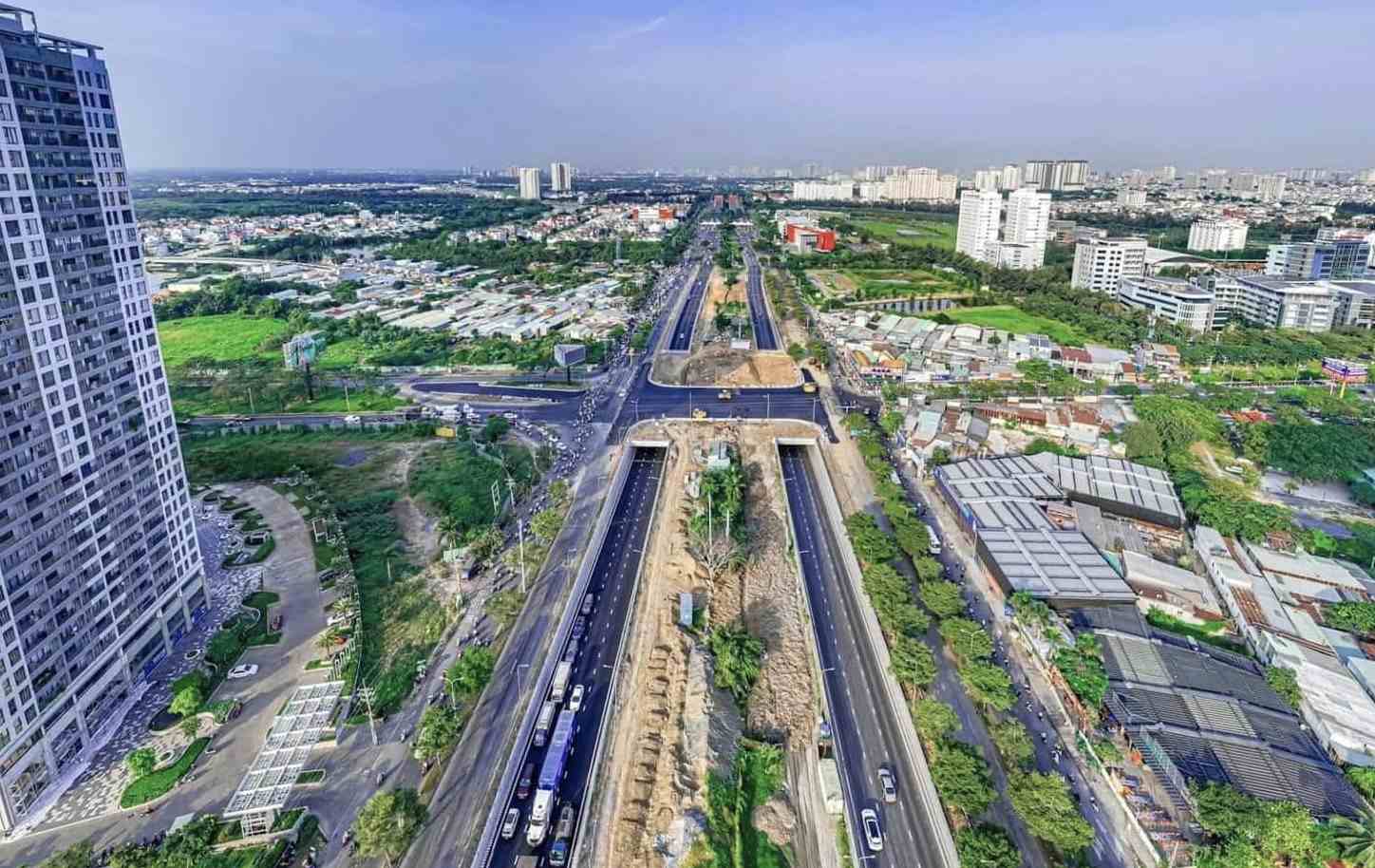 The entire Nguyen Van Linh - Nguyen Huu Tho intersection project (District 7, HCMC) has been put into use. Photo: Hanh Van