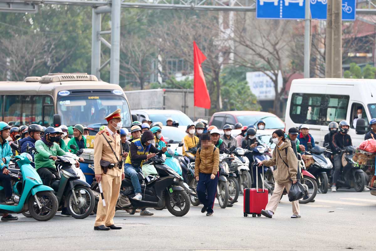 Traffic at the southern gateway of Hanoi: Crowded but not yet congested