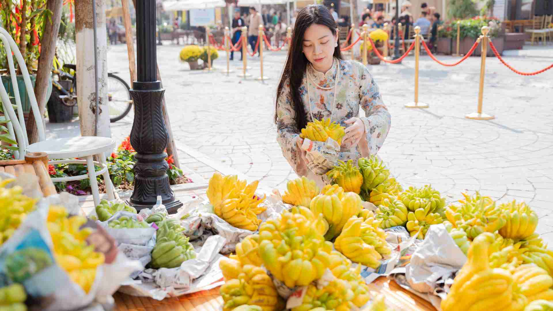 Tourists experience Tet at Home Hanoi Xuan 2025. Photo: Hoang Anh
