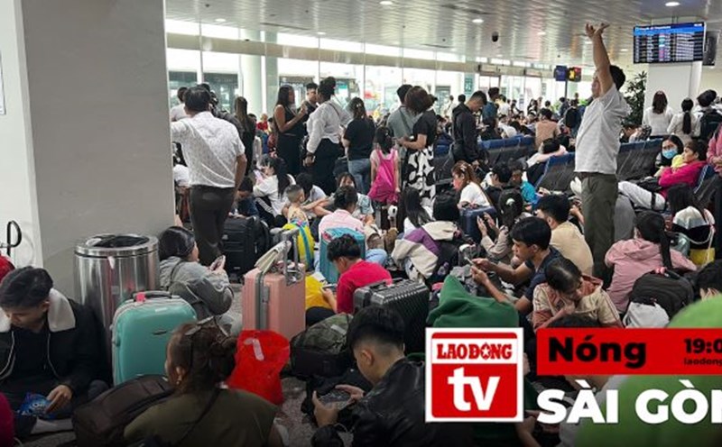 Hot in Saigon: Tan Son Nhat Airport is crowded with people returning to their hometowns
