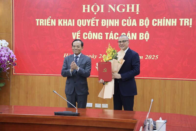 Mr. Pham Dai Duong was assigned by the Politburo to hold the position of Deputy Head of the Central Economic Commission