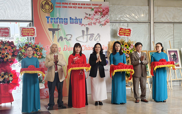 Opening of the Calligraphy and Painting Exhibition at Viet Tiep Palace (Hai Phong). Photo: Nguyen Nga