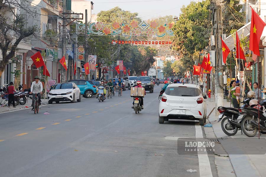 Du an sua chua, chinh trang duong Truong Chinh co tong muc dau tu 39 ti dong la mot trong nhung du an cua tinh Dien Bien hoan thanh vao cuoi nam 2024. Day cung la du an phuc vu cac hoat dong chao mung ky niem 70 nam Chien thang Dien Bien Bien Phu.