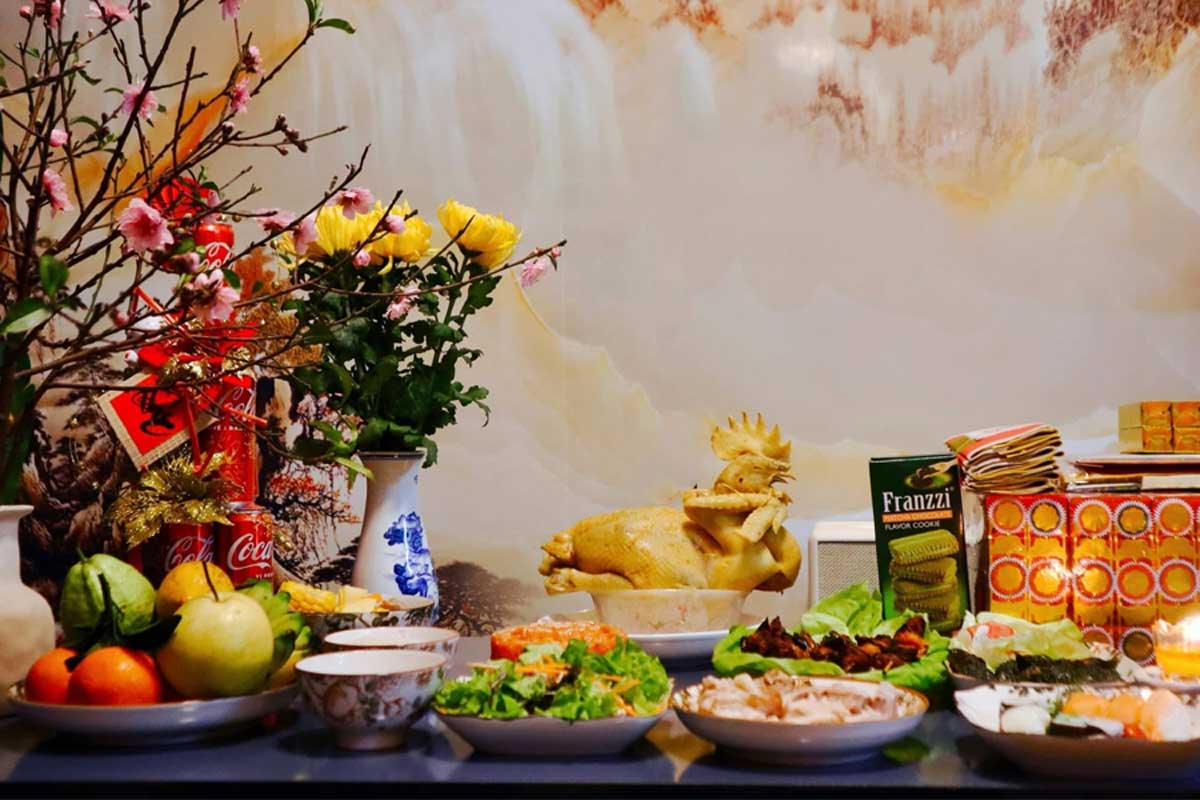 Note on preparing the New Year's Eve offering tray to bring good luck