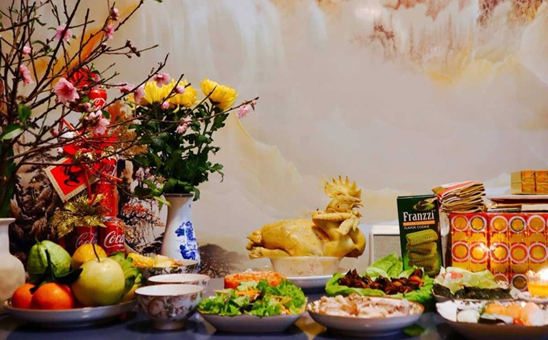 Note on preparing the New Year's Eve offering tray to bring good luck