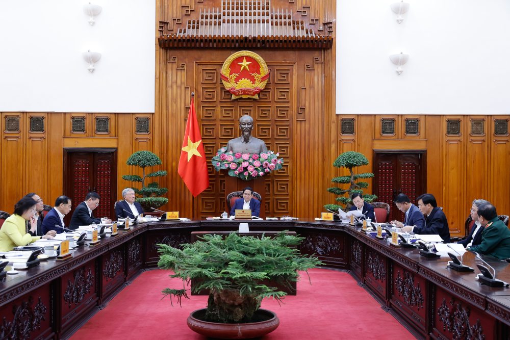 The Government Steering Committee meeting summarizes the implementation of Resolution No. 18-NQ/TW. Photo: VGP