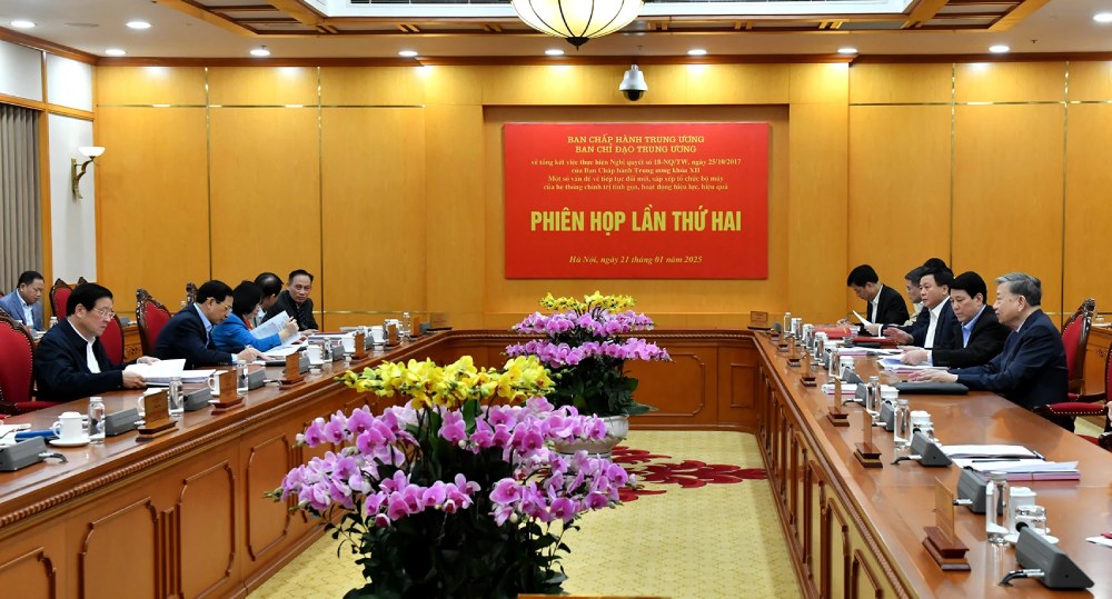 The second meeting to review the implementation of Resolution No. 18-NQ/TW regarding the arrangement and organization of the apparatus. Photo: Dang Khoa