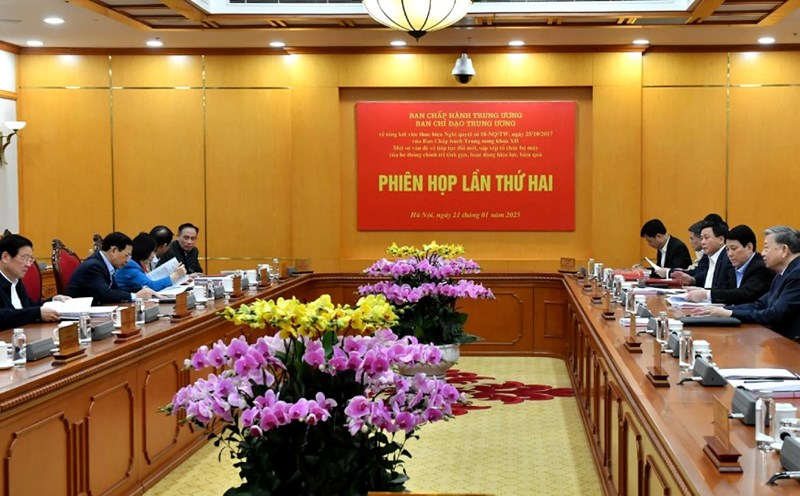 The second meeting to review the implementation of Resolution No. 18-NQ/TW regarding the arrangement and organization of the apparatus. Photo: Dang Khoa