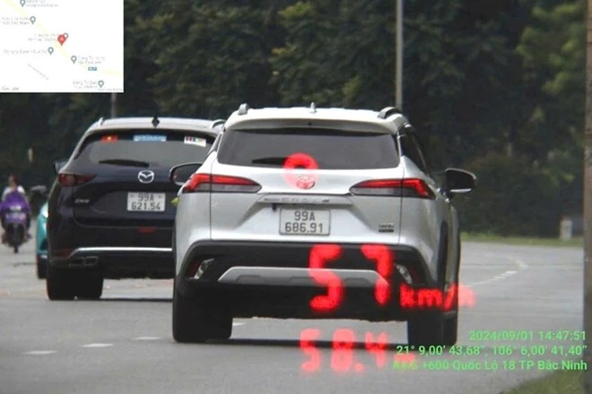 Car speeding on National Highway 18 through Bac Ninh City. Photo: Bac Ninh Police