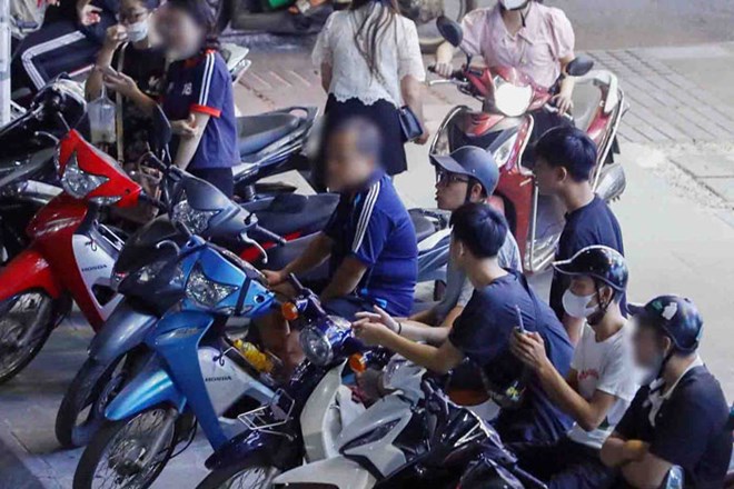 Anyone who organizes illegal car racing shall be fined from 30,000,000 VND to 100,000,000 VND, sentenced to non-custodial reform for up to 03 years or imprisoned from 01 year to 05 years. Illustration photo: The Century