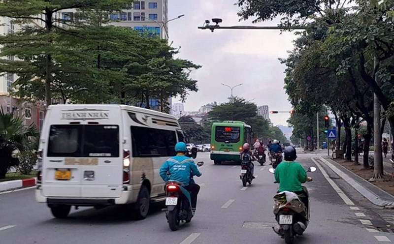 Many locations have installed cameras to handle fines. Photo: Xuyen Dong
