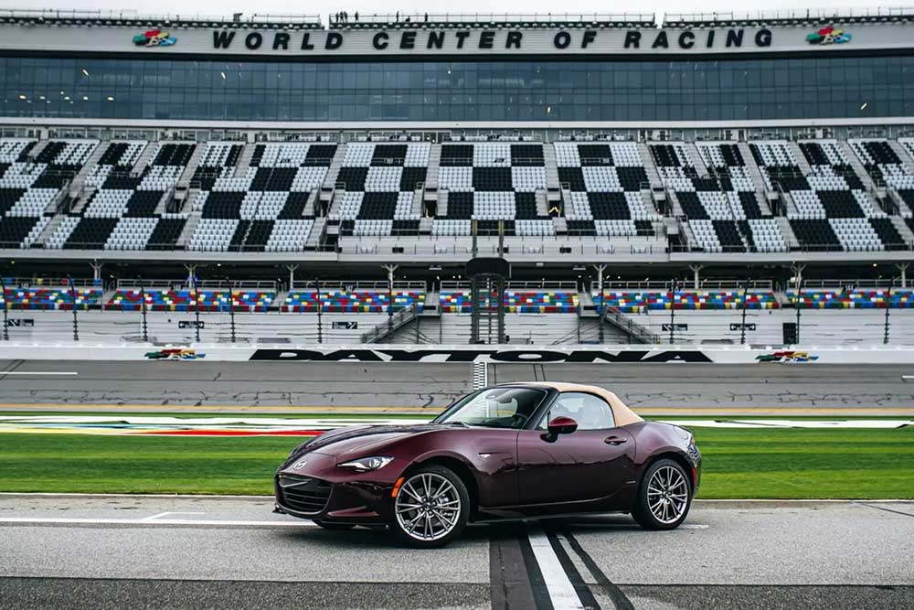 Chiec xe nay duoc ra mat o giai dua 24h Daytona. Anh: Mazda